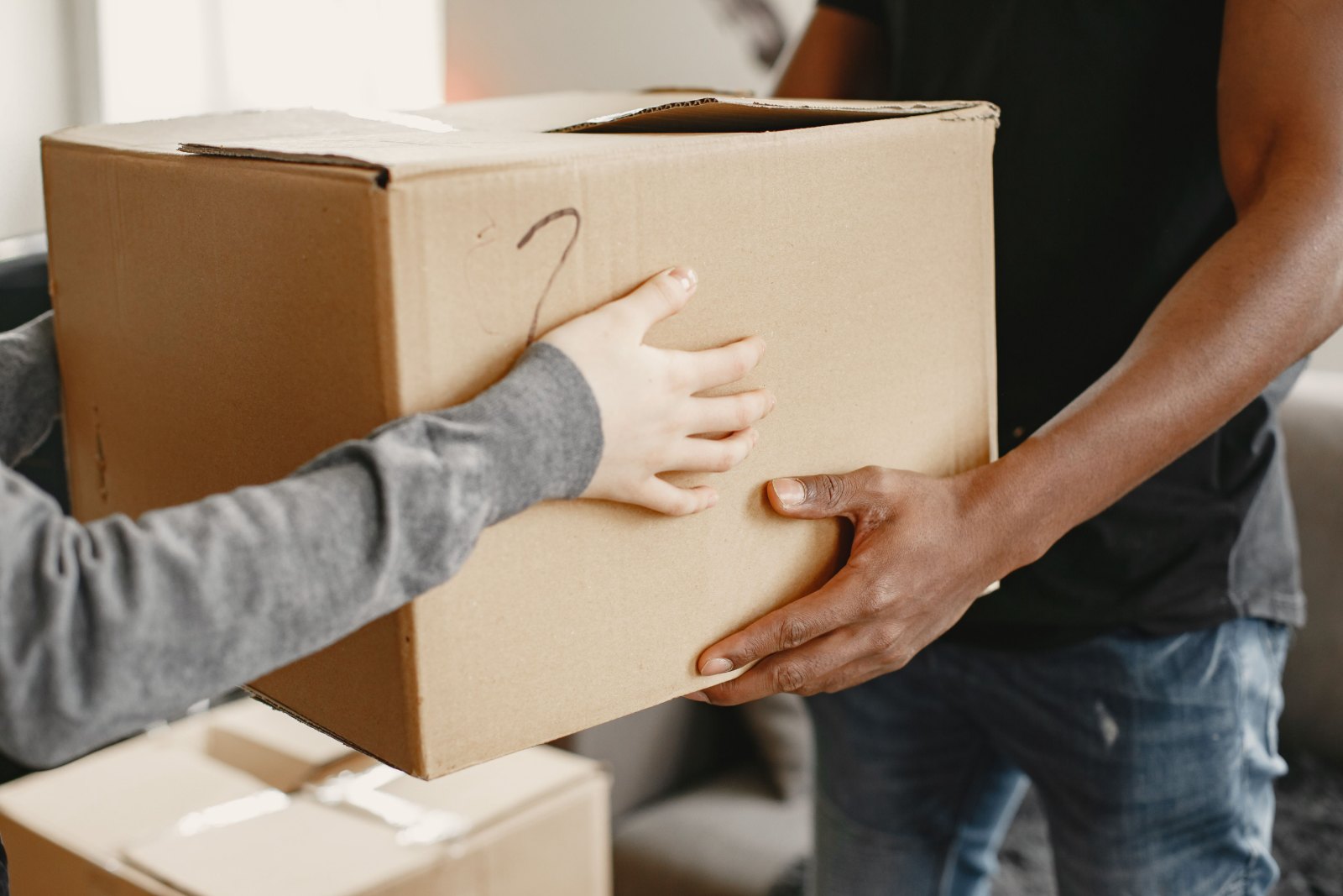 Nhà phân phối Việt Nam soạn thư yêu cầu báo giá gửi nhà cung cấp Hàn Quốc