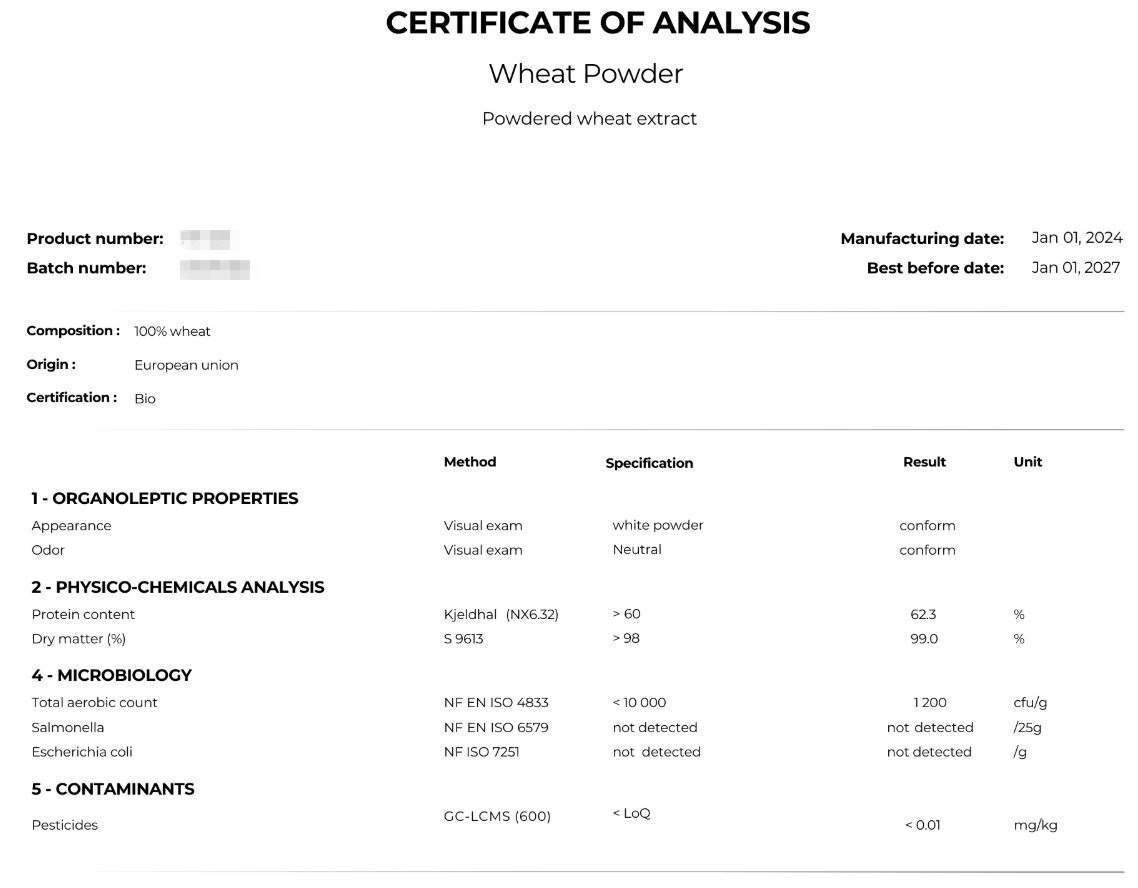 Kỹ thuật viên phòng thử nghiệm ISO 17025 lấy mẫu để cấp phiếu kiểm nghiệm cho hồ sơ công bố sản phẩm