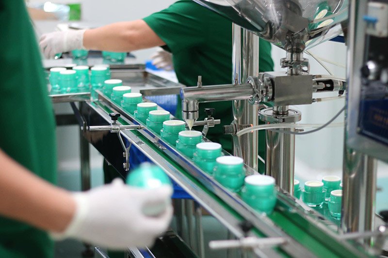 OEM mỹ phẩm Hàn Quốc cần bao nhiêu vốn? MOQ và chi phí làm thương hiệu skincare riêng